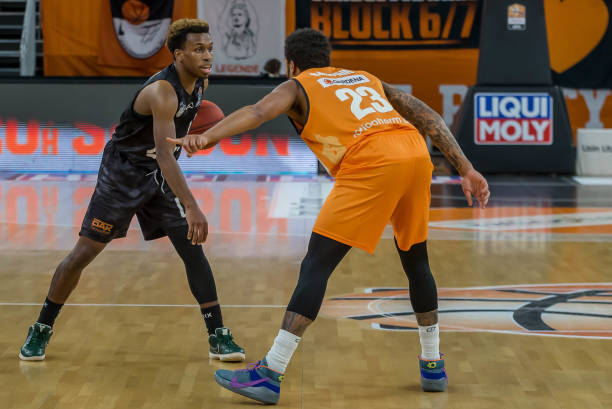 初因伤缺席 初因伤缺席