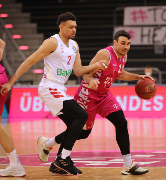 他在防守端 他在防守端