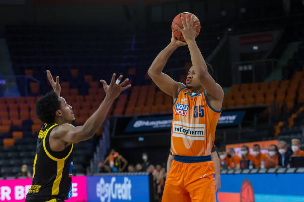 的中场体系 的中场体系