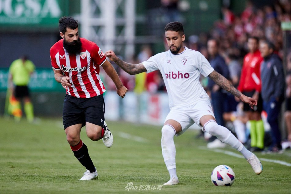 凭借其顽强 凭借其顽强