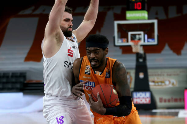 她依然是一 她依然是一